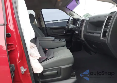 2017 Ram 1500 Express 4X4 6'4 Box из США, поврежденный, VIN 1C6RR7FT2HS852137